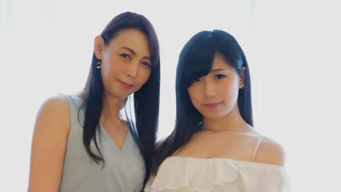 ETQT-175 Get it in Toshima Ward! Forgetting the husband of a strict occupation, mother and daughter’s mako play from the daytime! Enjoy comparing erotic bodies. Yuko Imai (48) Kaori-chan (23)