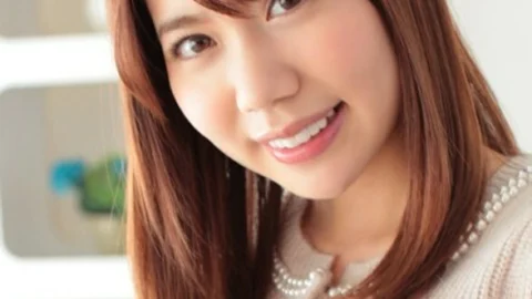 DVAJ-028 [Special Price] The debut and first sex of Minami Mayu, who first appeared in a weekly magazine gravure, is now available at an affordable price! Even though she is nervous, Mayu is smiling as she is penetrated, and her expression as she stares a