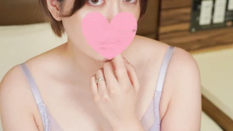 FC2-PPV-3245176 [Married woman] Two years after marriage, she is strong and has a lawn. I have a lawless endurance with an erection year round, my dripping manly juice, my cheeks are filled with madness. Injection vaginal ejaculation，According to active