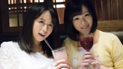 ETQT-051 “Drinking ~ ♪” 3P vaginal cum shot to the girl who got it at the izakaya! Check the dick in the open book! Isn’t it slippery! Do you also use herbicides?
