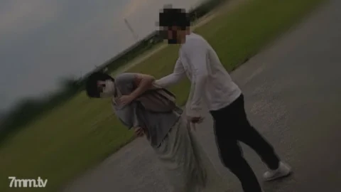 FC2-PPV-2930906 [Individual] The housing complex wife in the afternoon rubs the unexpected chichi. When it was still bright, I playd my throat under the overpass and made vaginal cum shot with another stick in the next room with a play. I just threw it na