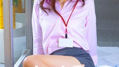 SERO-096 [Special Offer] I collide with Rico-chan, an office lady, in the hallway, and before I knew it, a miracle happened! My dick is in her pussy. The man shakes his hips because he can’t get it out, and the woman begs him to pull it out. The man